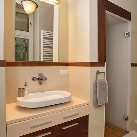 Large Near Castle And Main Square Krakau