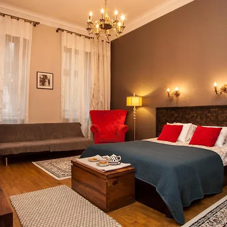 Apartment Large Near Castle And Main Square