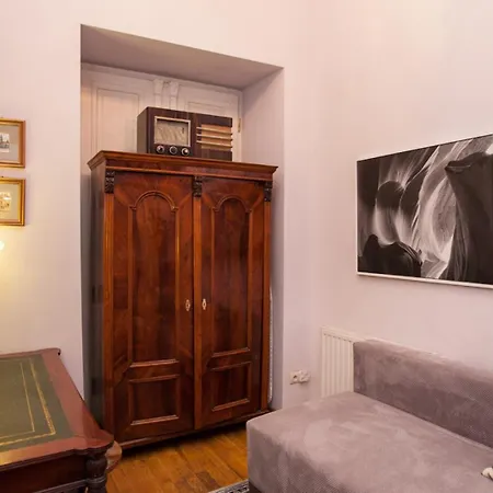 Apartment Large Near Castle And Main Square