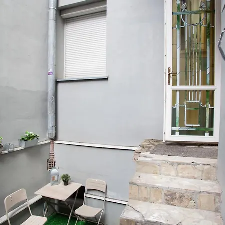 Large Near Castle And Main Square Krakau